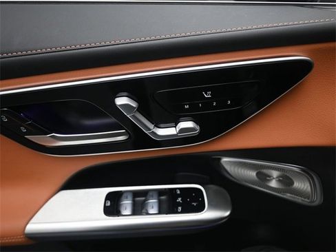 Used 2025 Mercedes-Benz GLC 300 image 19