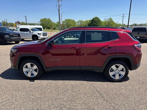 Used 2022 Jeep Compass Latitude AWD/4WD image 2