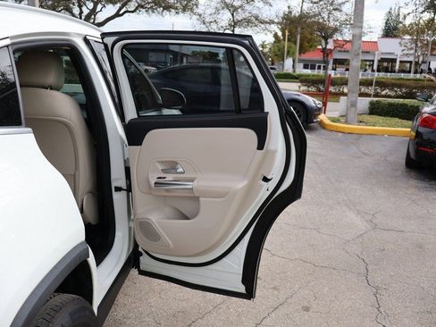 Used 2022 Mercedes-Benz GLA 250 w/ Premium Package Lite image 23