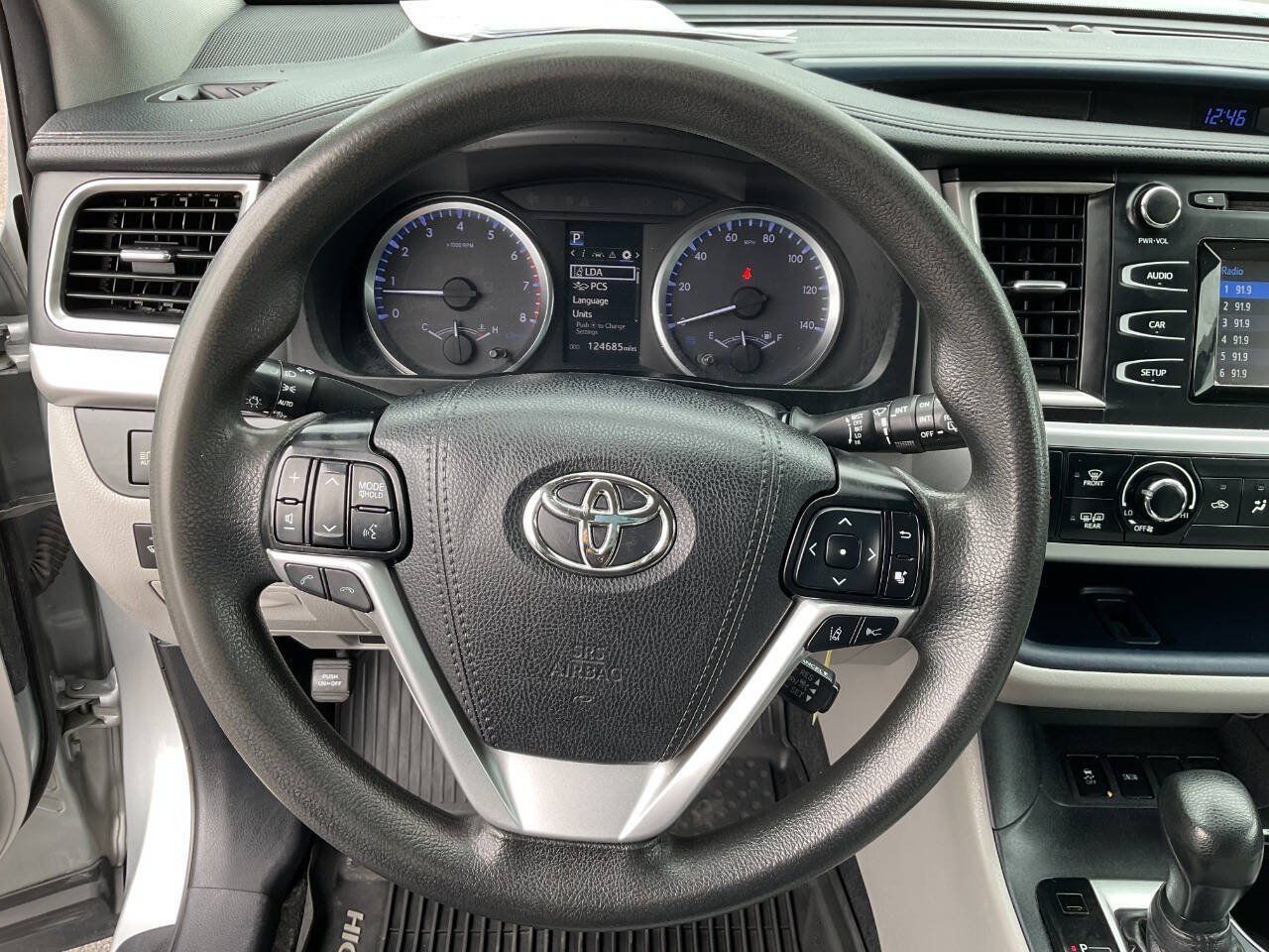 Used 2019 Toyota Highlander LE FWD image 17