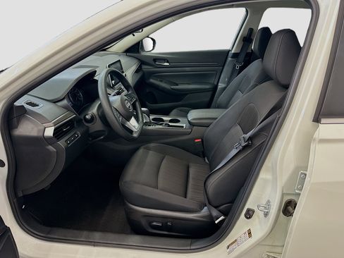 Used 2025 Nissan Altima 2.5 SV FWD image 13