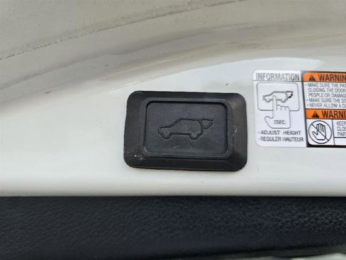 Used 2014 Toyota RAV4 Limited image 28