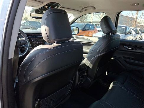 Certified 2023 Jeep Grand Cherokee Laredo image 21