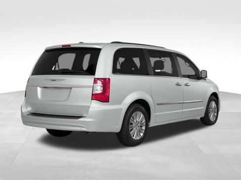 Used 2014 Chrysler Town & Country S FWD image 2