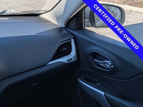 Used 2018 Jeep Cherokee Latitude Plus image 16