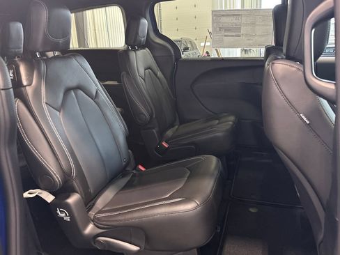 New 2027 Chrysler Pacifica Select AWD/4WD image 36