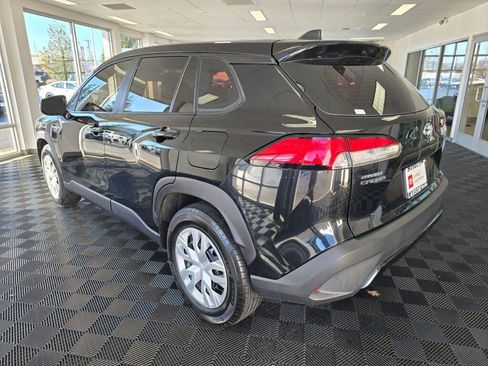 Used 2022 Toyota Corolla Cross L image 5