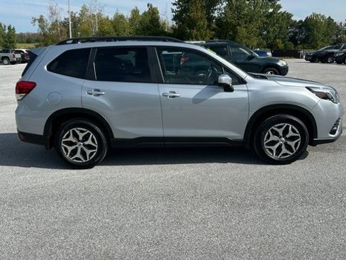 Used 2022 Subaru Forester Premium image 2