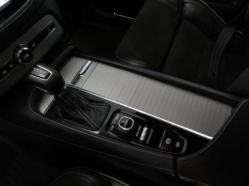 Used 2016 Volvo XC90 T6 R-Design w/ Protection Package Plus AWD/4WD image 31