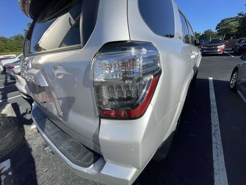 Used 2022 Toyota 4Runner SR5 AWD/4WD image 12