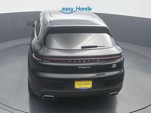 Used 2025 Porsche Cayenne AWD/4WD image 24