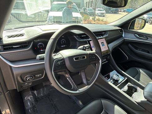 Used 2024 Jeep Grand Cherokee L Limited w/ Black Appearance Package image 26