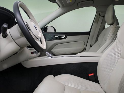 Certified 2023 Volvo XC60 B5 Ultimate w/ Climate Package image 18