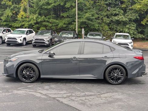 Used 2025 Toyota Camry SE image 4