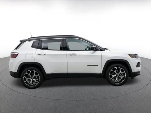 Used 2025 Jeep Compass Limited AWD/4WD image 9