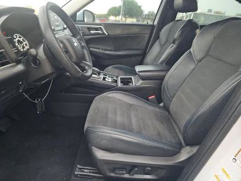 Used 2023 Mitsubishi Outlander SE FWD image 4