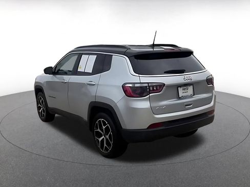 Used 2025 Jeep Compass Limited AWD/4WD image 11