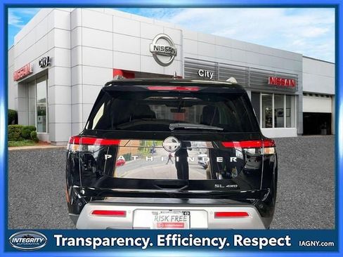 Used 2025 Nissan Pathfinder SL AWD/4WD image 7