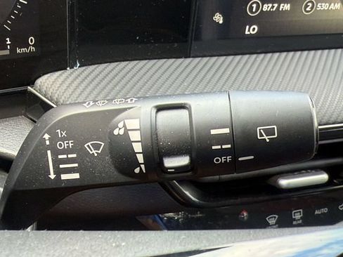 Used 2025 Nissan Kicks SR FWD image 27