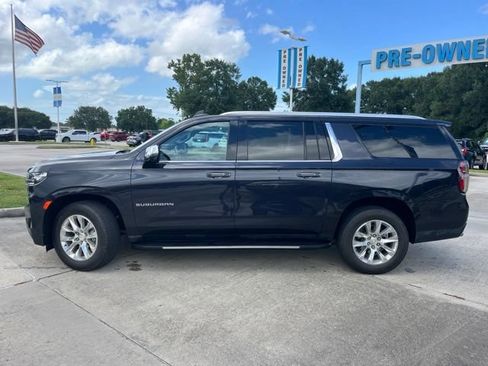 Used 2023 Chevrolet Suburban Premier w/ Premium Package 2 RWD image 3