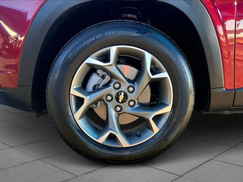 Used 2025 Chevrolet Trax LT image 11