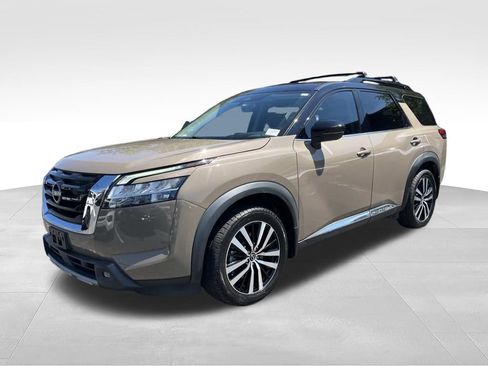 Used 2023 Nissan Pathfinder Platinum AWD/4WD image 10