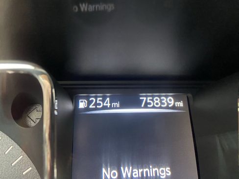 Used 2018 Nissan Titan SV image 13