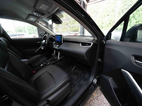 Used 2025 Toyota Corolla Cross XLE AWD/4WD image 26