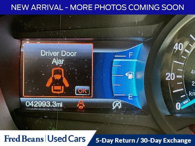 Used 2018 Ford Fusion SE w/ Fusion SE Technology Package FWD image 16