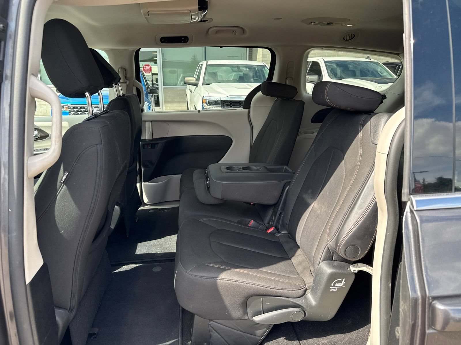 Used 2018 Chrysler Pacifica Touring Plus w/ Tire & Wheel Group FWD image 15