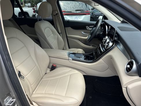 Used 2020 Mercedes-Benz GLC 300 w/ Parking Assistance Package image 27