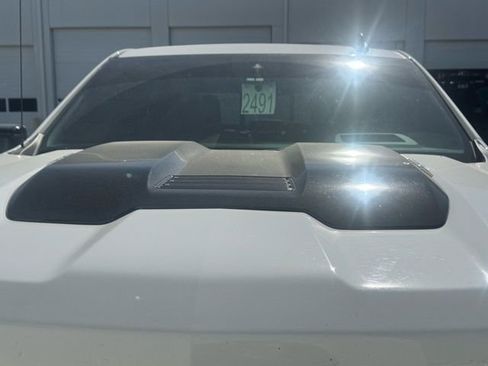 Used 2024 Chevrolet Silverado 1500 ZR2 w/ Technology Package image 2