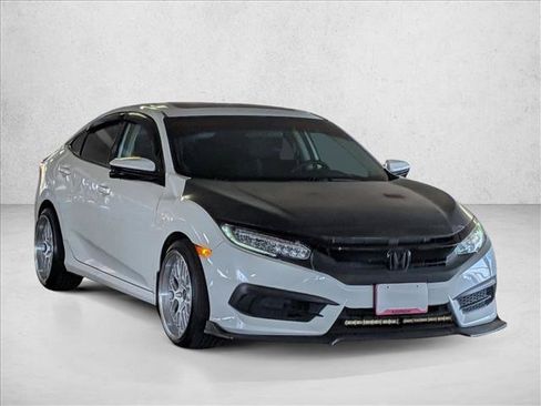 Used 2018 Honda Civic EX image 3