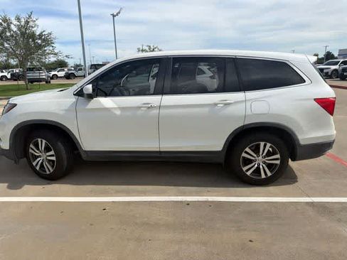 Used 2017 Honda Pilot EX image 2