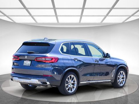 Used 2019 BMW X5 xDrive40i w/ Premium Package 2 AWD/4WD image 3