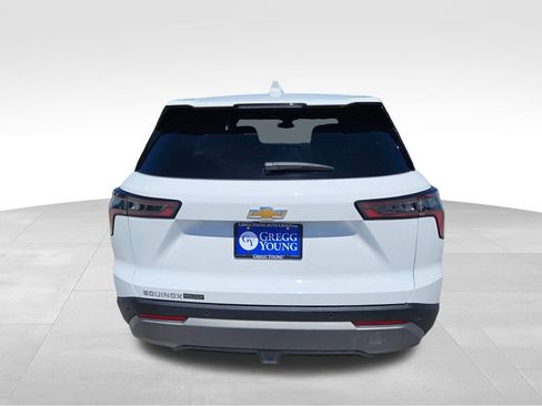 Used 2026 Chevrolet Equinox LT FWD image 8