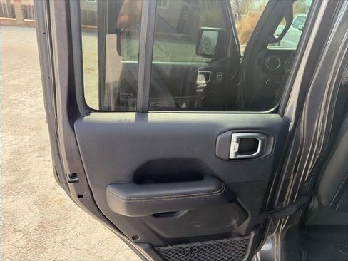 Used 2018 Jeep Wrangler Unlimited Sahara AWD/4WD image 28