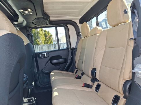 Used 2021 Jeep Gladiator Sport image 10