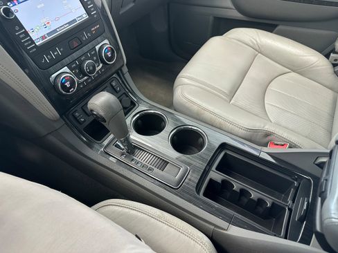 Used 2017 Chevrolet Traverse Premier image 21