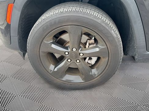 Used 2023 Jeep Grand Cherokee L Laredo RWD image 35