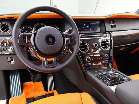 Used 2023 Rolls-Royce Cullinan Black Badge AWD/4WD image 21