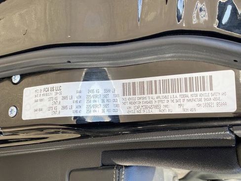 Used 2017 Jeep Cherokee Latitude w/ Cold Weather Group image 31