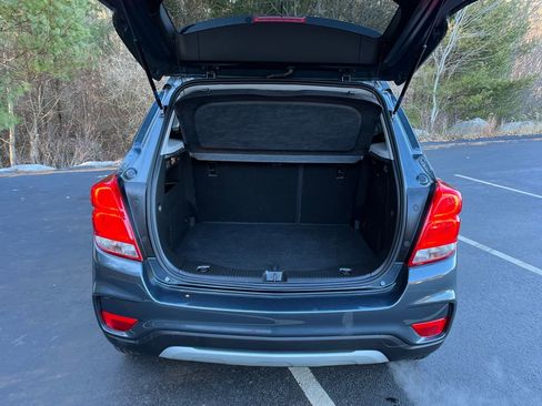 Used 2022 Chevrolet Trax LT w/ LT Convenience Package image 22