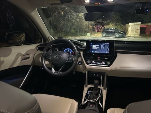 Used 2024 Toyota Corolla Cross XLE image 15