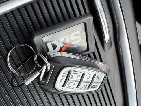 Used 2024 Chrysler Pacifica Touring-L FWD image 35