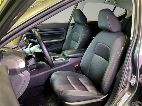 Used 2025 Nissan Altima 2.5 SV FWD image 21