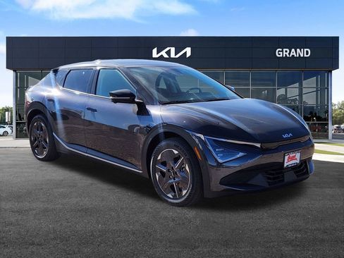 New 2025 Kia EV6 Light w/ Light LR Technology Package AWD/4WD image 3