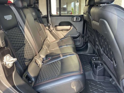 Used 2021 Jeep Gladiator Rubicon AWD/4WD image 17
