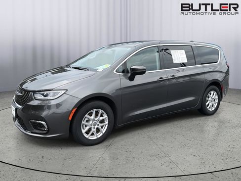 Used 2023 Chrysler Pacifica Touring-L FWD image 1