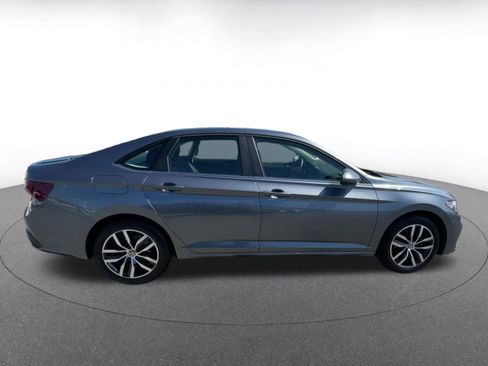 Used 2025 Volkswagen Jetta SE image 16